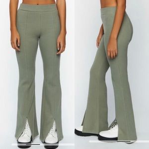 Forever 21 green Sweater-Knit Flare Pants size S